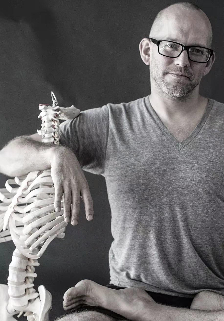 8个简单瑜伽动作消除疲劳促睡眠,放松神经20个瑜伽体式