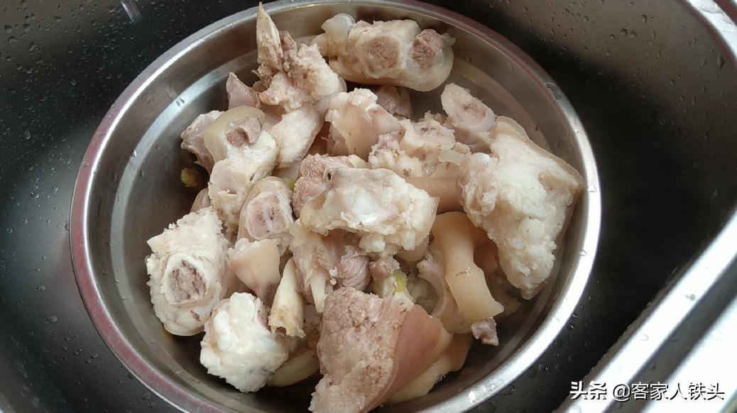 懒人高压锅猪脚焖黄豆做法,懒人版的猪脚焖花生