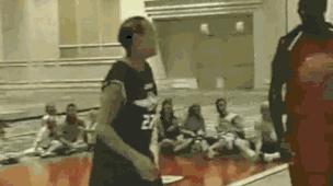 太绝了！买支球队给自己打！13年NBA生涯结束！他以湖人身份离开