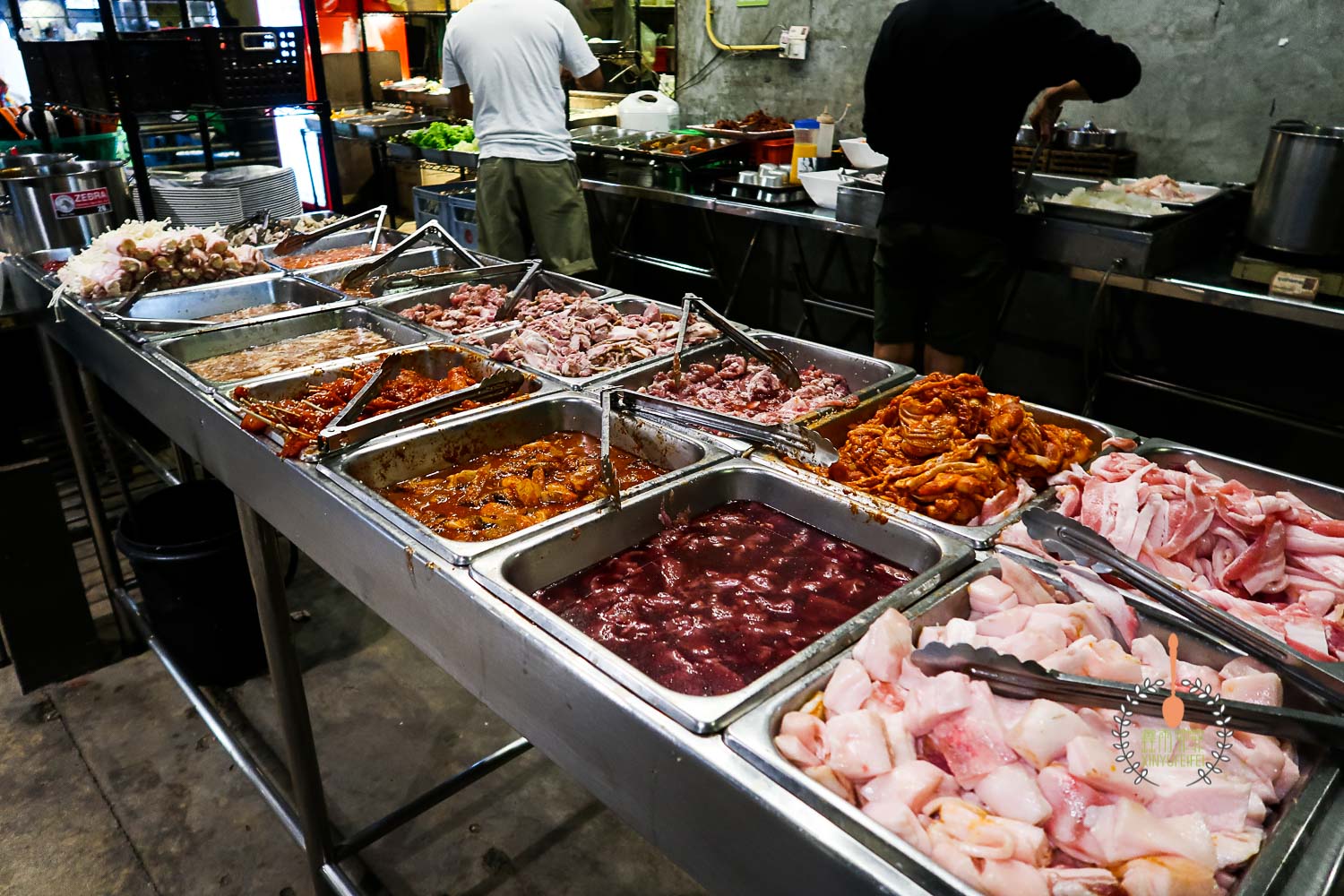 泰国清迈吃自助，别光看招牌，一定要找店主问清楚，要不钱包受损