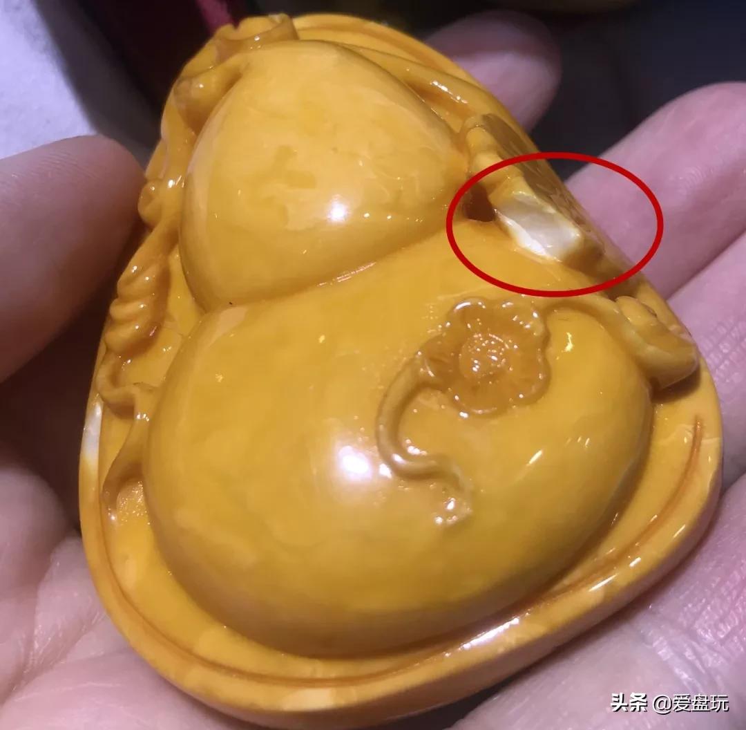 蜜蜡里面的白花越来越明显,蜜蜡白花变色的过程