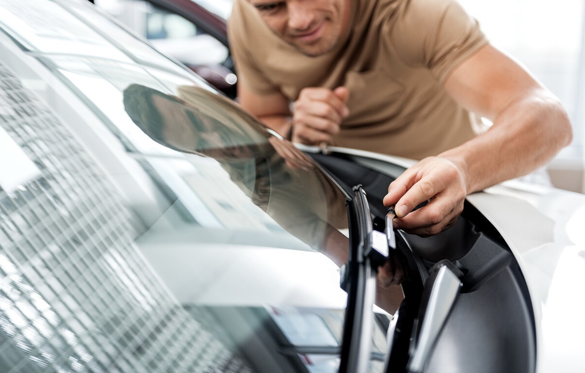 「蓝海众汇」雨刮器结冰怎么办?冬季使用雨刮器的三个注意事项