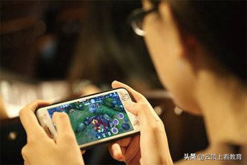 未成年人网络游戏沉迷原因多，预防需要4方面联合共筑防护墙