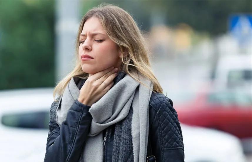 睡醒一觉嗓子干怎么回事,一觉睡醒嗓子又干又痛是怎么回事