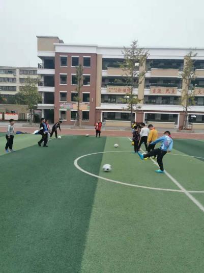 淮滨足球比赛小学生,淮滨县实验学校足球比赛