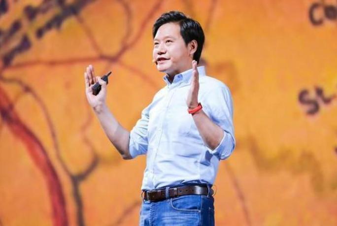 库克和雷军看手机,库克雷军担心的事