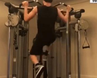 荷兰弟蜘蛛侠为什么可以爬墙呢,荷兰弟第一个反派