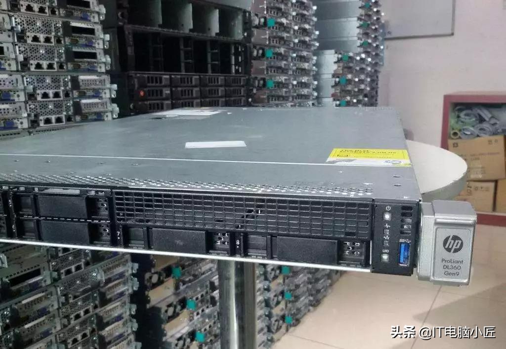 服务器属于硬件还是软件,服务器是主机的意思吗