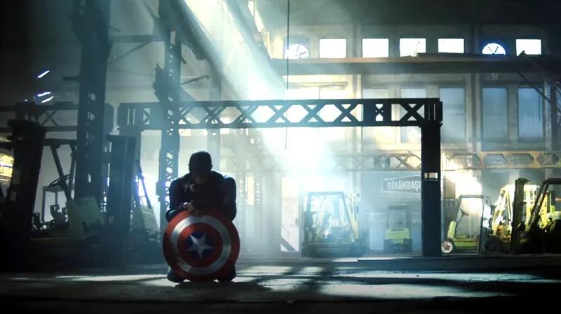 《猎鹰冬兵》发布季中预告，黑人美队再登场，杨过与雕大战假美队