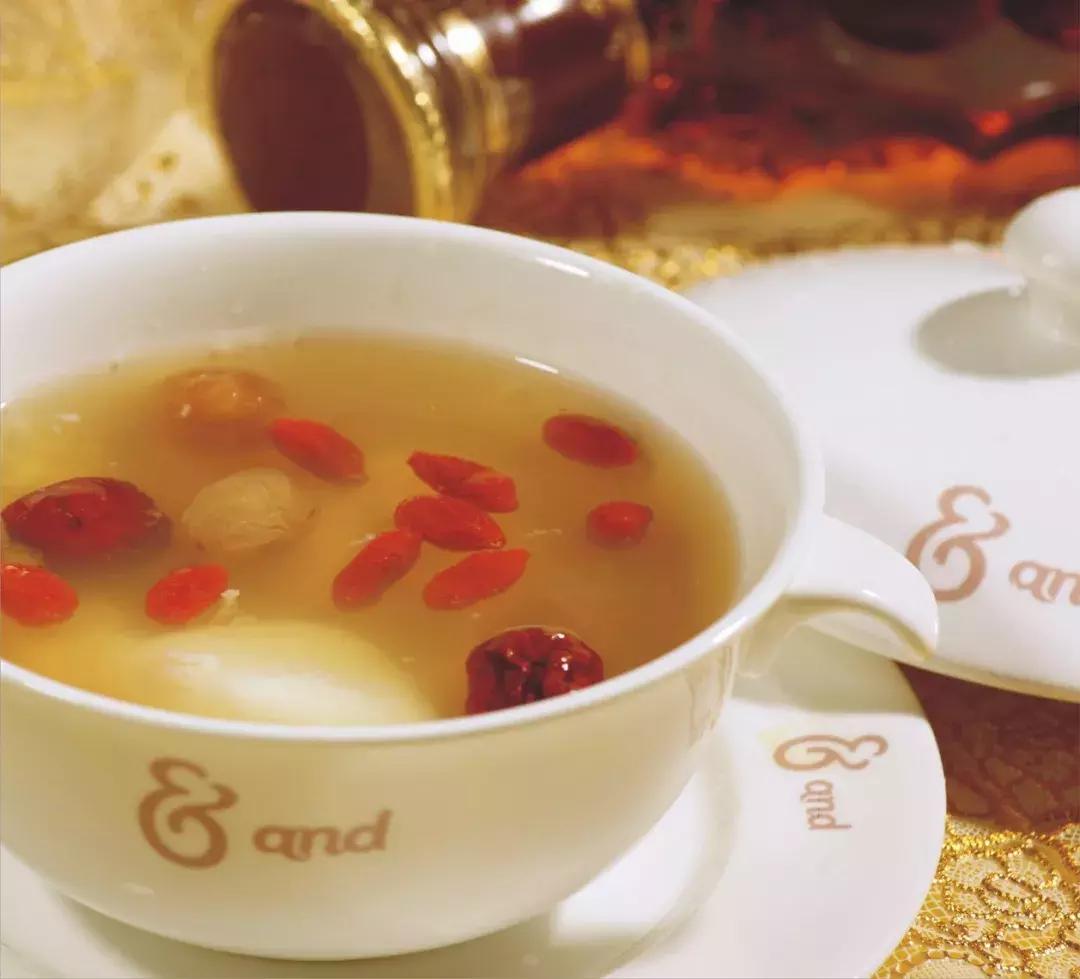 七个月宝宝长牙咬乳头,宝宝还没长牙就会咬乳头