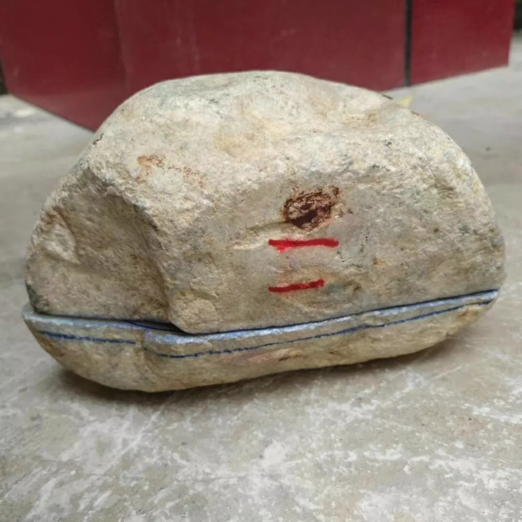 夫妻买下原石,8000元切出8万的翡翠原石