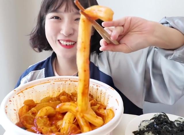 这个中华美食,最近在韩国吃播界火了,然而中国网友却表示不认识