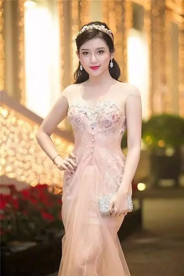 越南国宝级第一美女倾国倾城,倾国倾城越南第一美人