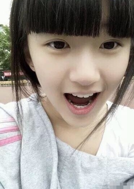 当大家看到赵露思以前照片,2018年的赵露思照片