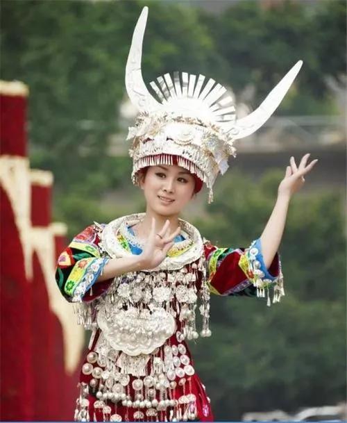 云南少数民族服饰图片,最好看的云南民族服饰