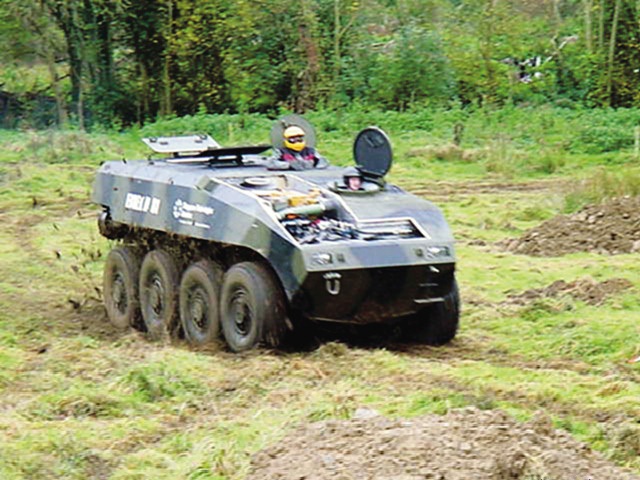 摩天大楼上面的机械怪兽,摩天大厦狂暴巨兽视频