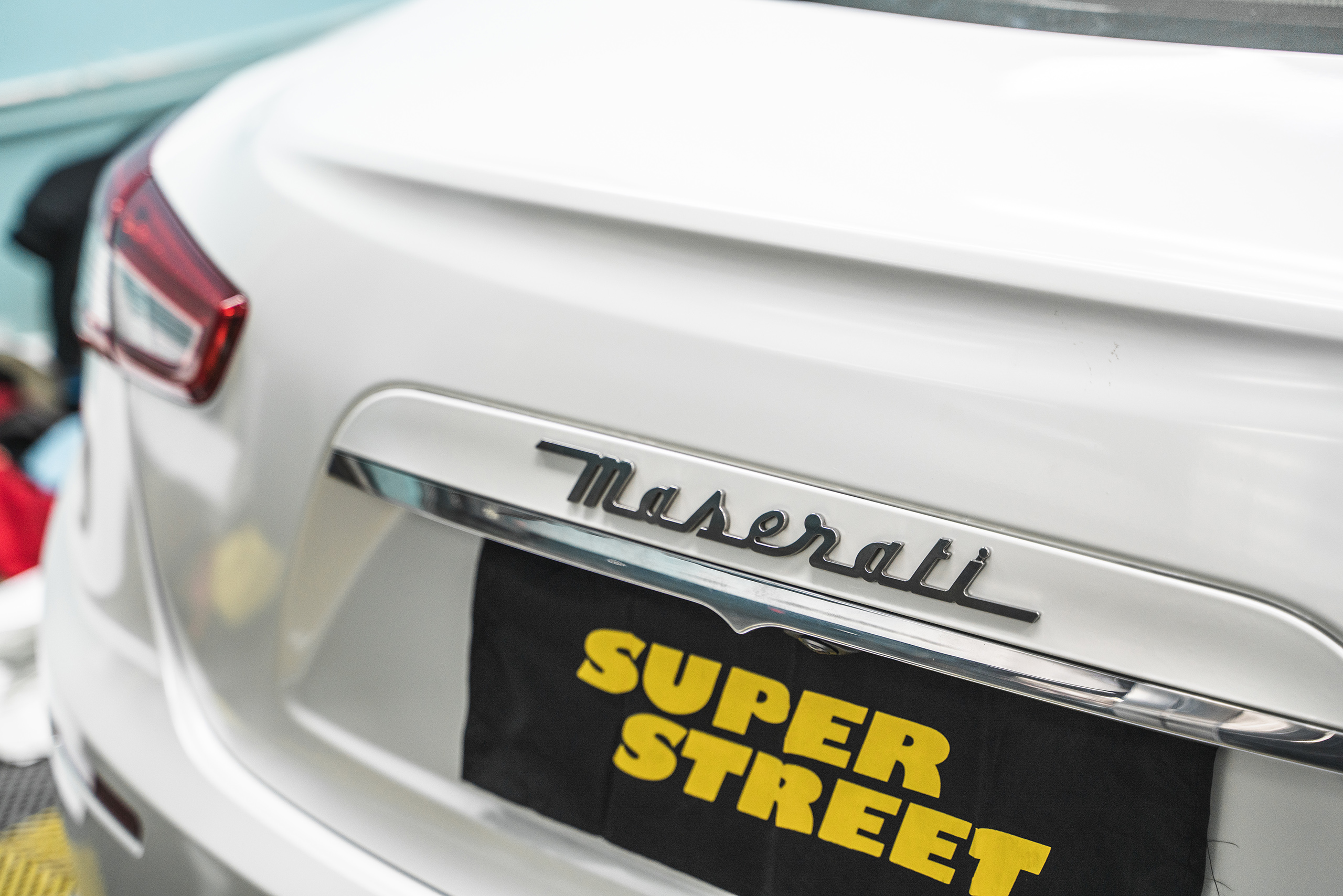 玛莎拉蒂吉博力汽车贴膜改色,superstreet改装