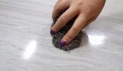 瓷砖上沾了油漆怎么去除,如何有效清除瓷砖上的油漆