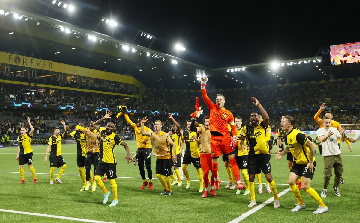 欧冠首轮综述！有大胜，有戴帽，有乌龙，有红牌，更有逆转奇迹