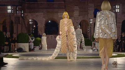 什么颜色的皮草看起来有气质,皮草穿了像暴发户