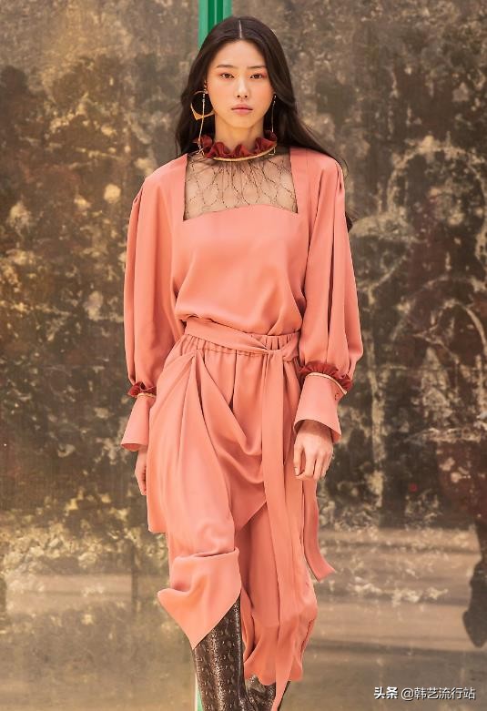 2020春夏巴黎时装周chanel秀场,2022秋冬首尔时装周bonbom