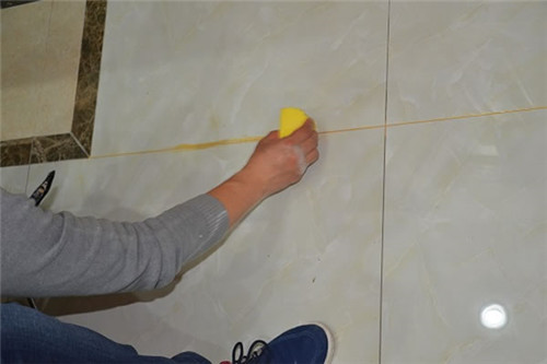 瓷砖美缝是先贴保护膜还是先美缝,地砖美缝后多长时间能压缝和刮缝
