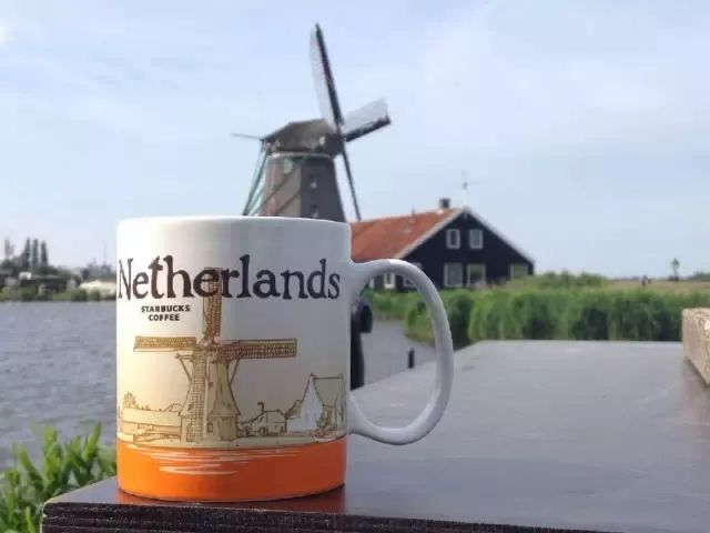 品牌IP火到你不敢认，星巴克“猫爪杯”竟能卖到1348元