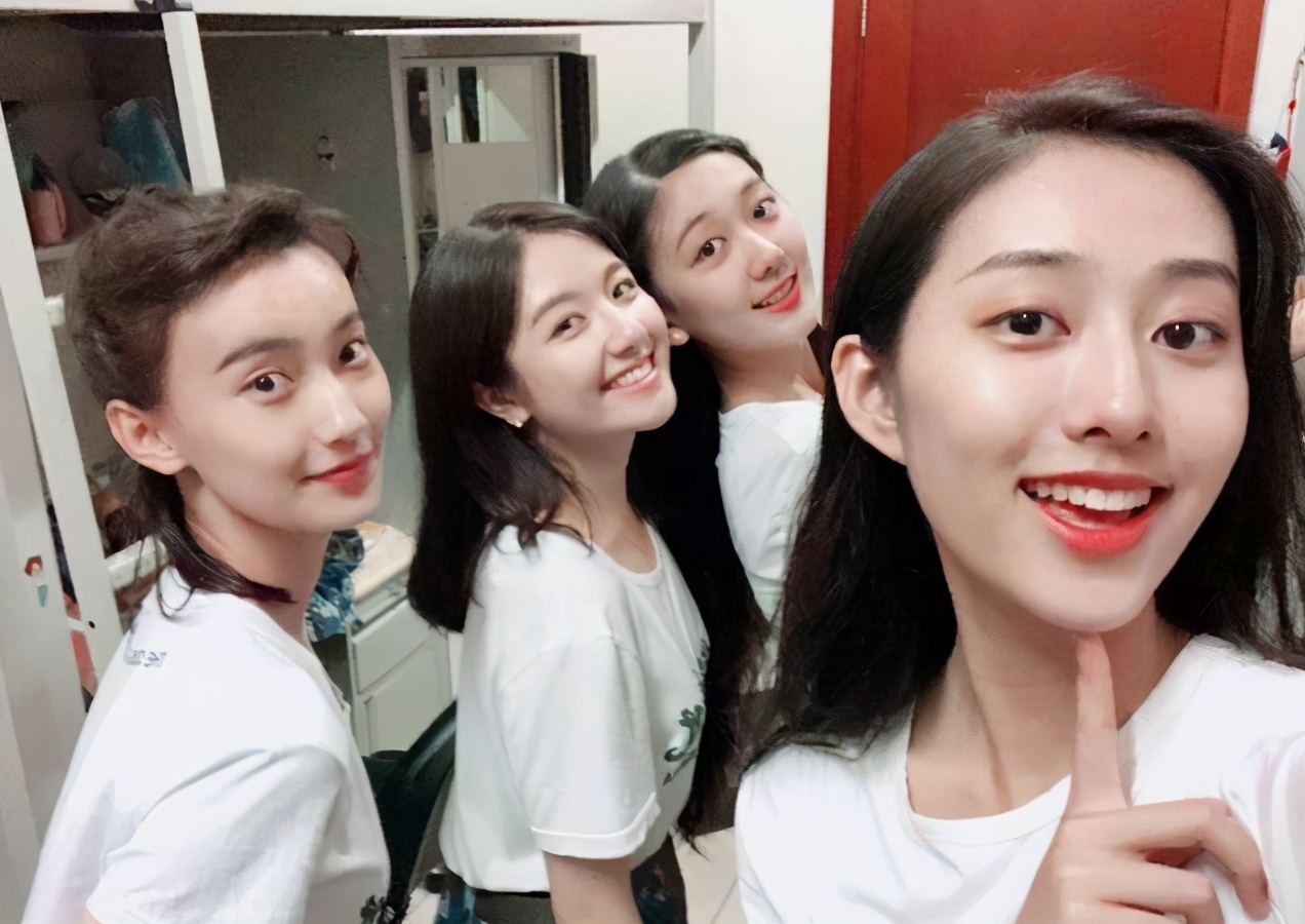 为何学校里的英语老师，多是女教师，校长说出其中原因