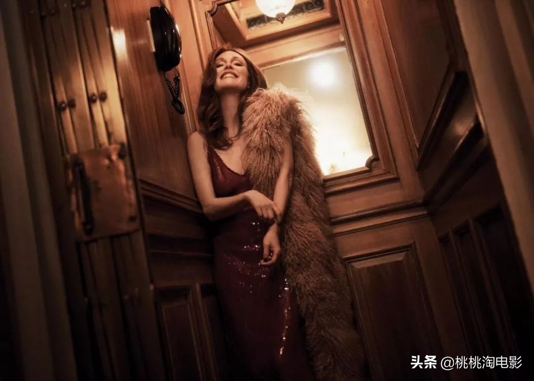 朱莉安摩尔与其他女明星合影,朱莉安摩尔和埃迪雷德梅尼