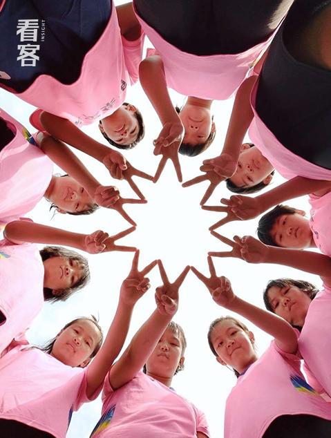 这支秘密发展的乡村足球队，拼命的令人肃然起敬