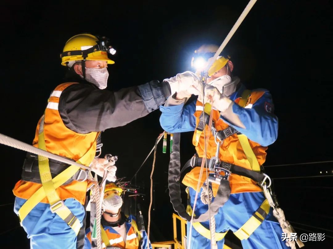 抗击疫情守护平安摄影征稿,战疫情保春运铁路警察在行动