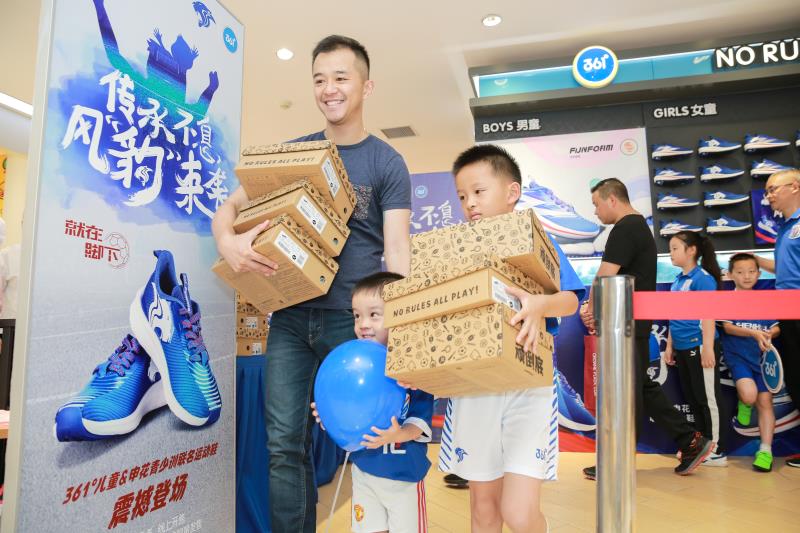 361足球鞋联名,运动鞋蓝色儿童运动鞋