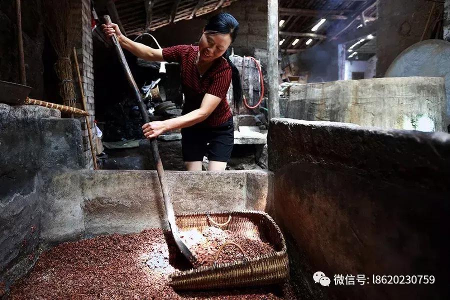 冒着严寒做酒的辛酸，只有酿酒工的才知道！
