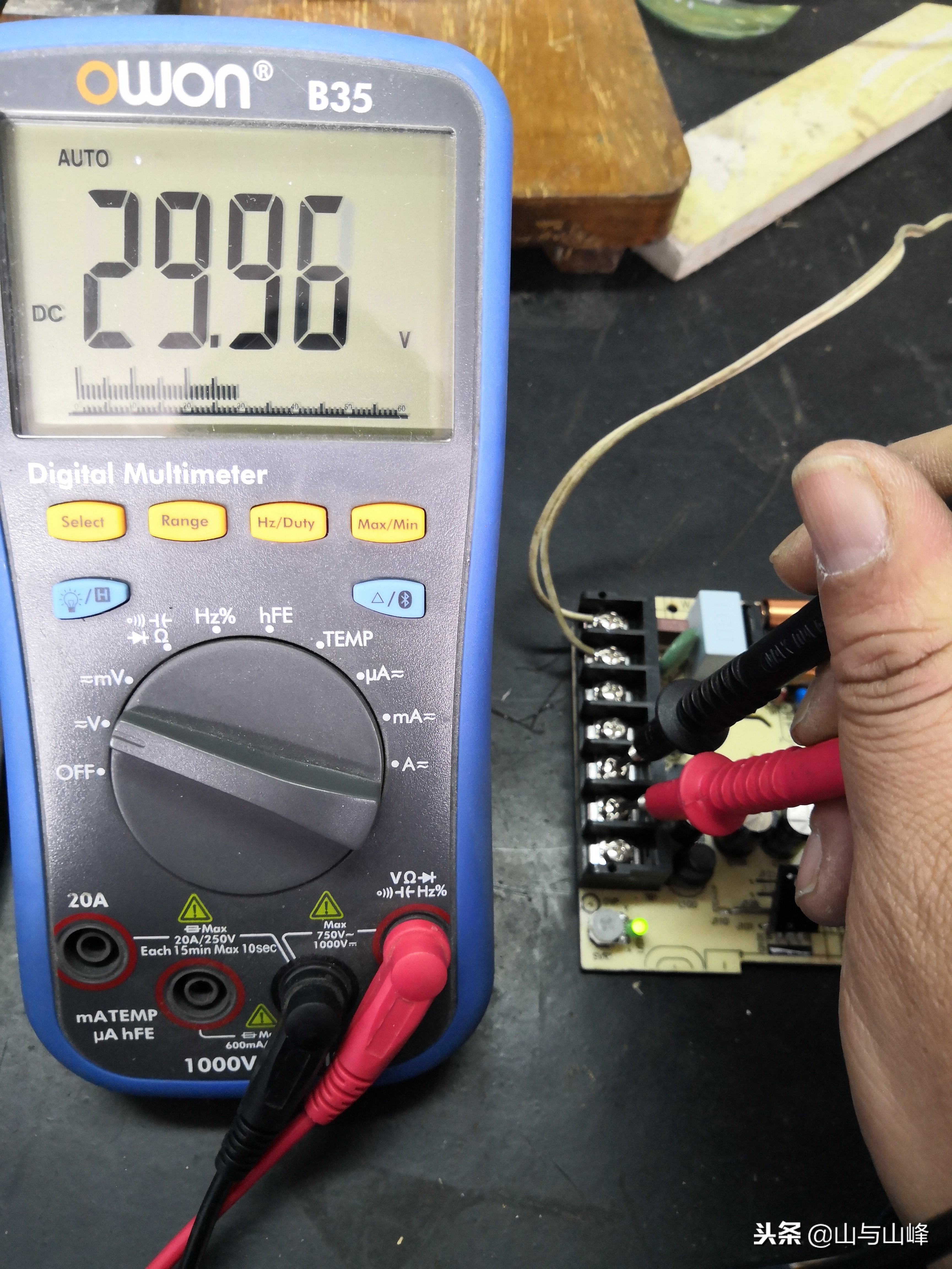 明纬开关电源750瓦24v怎么调电压,明纬开关电源如何调输出电压