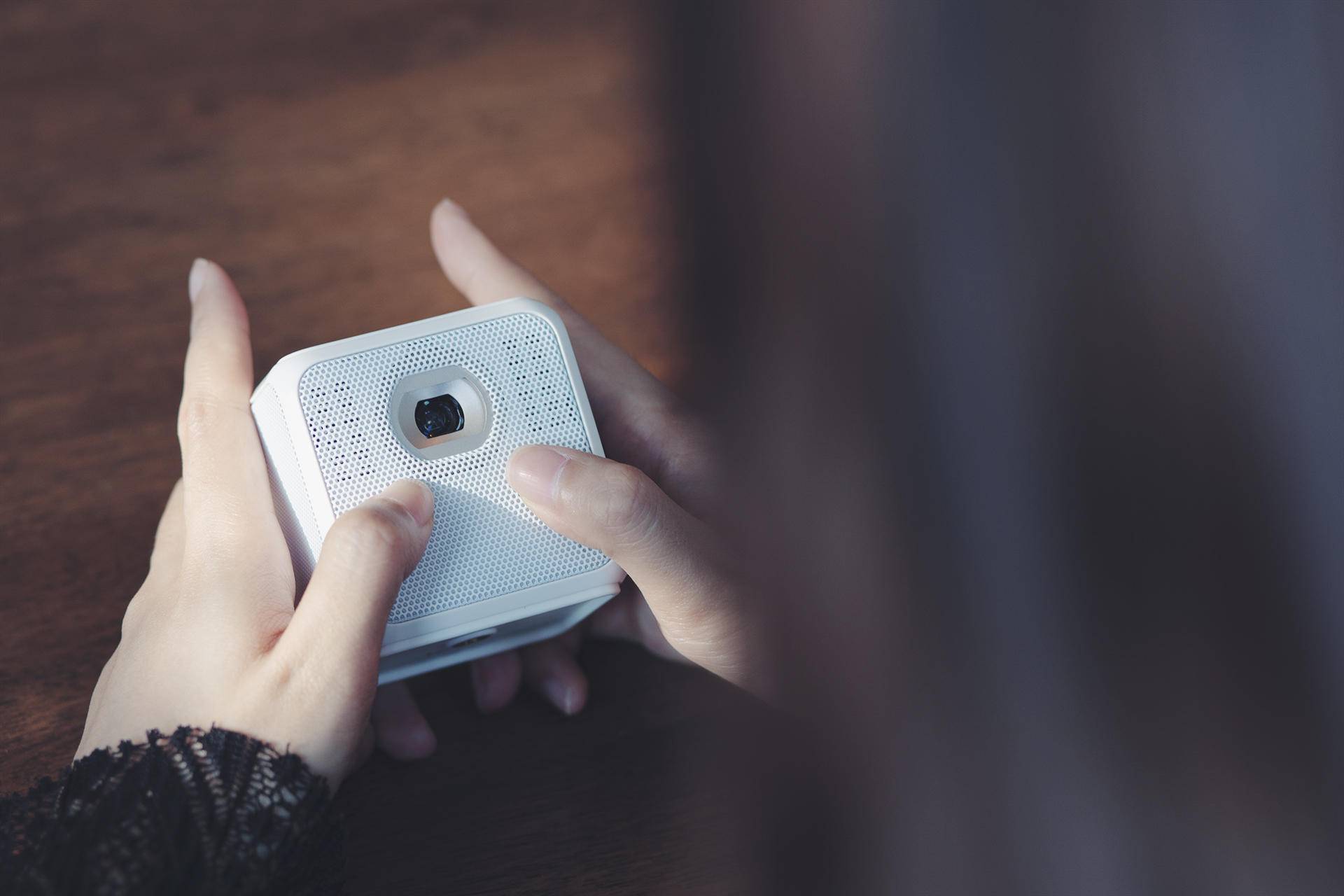 联想智能投影t3c,第一台可以投影的手机