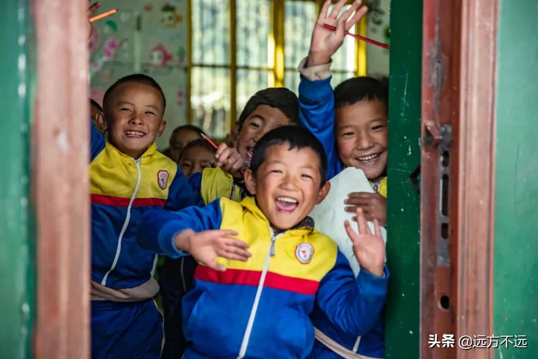 摩旅西藏带着一只狗遇见流浪狗,摩旅西藏路上的藏族同胞