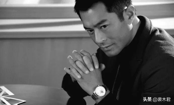 黄黑皮的男生穿什么颜色的衣服,夏天黄黑皮男生美式穿搭短裤