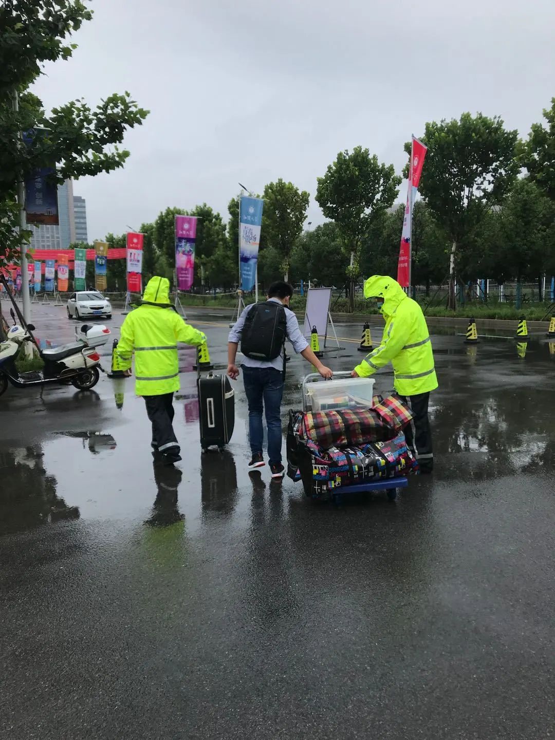 好久不见,欢迎回校!江大是学子们永远的家