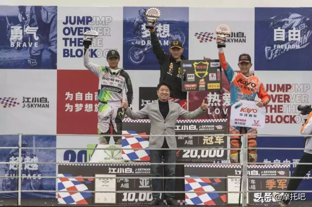 这摩托真好喝。。。不对....这酒真好骑！