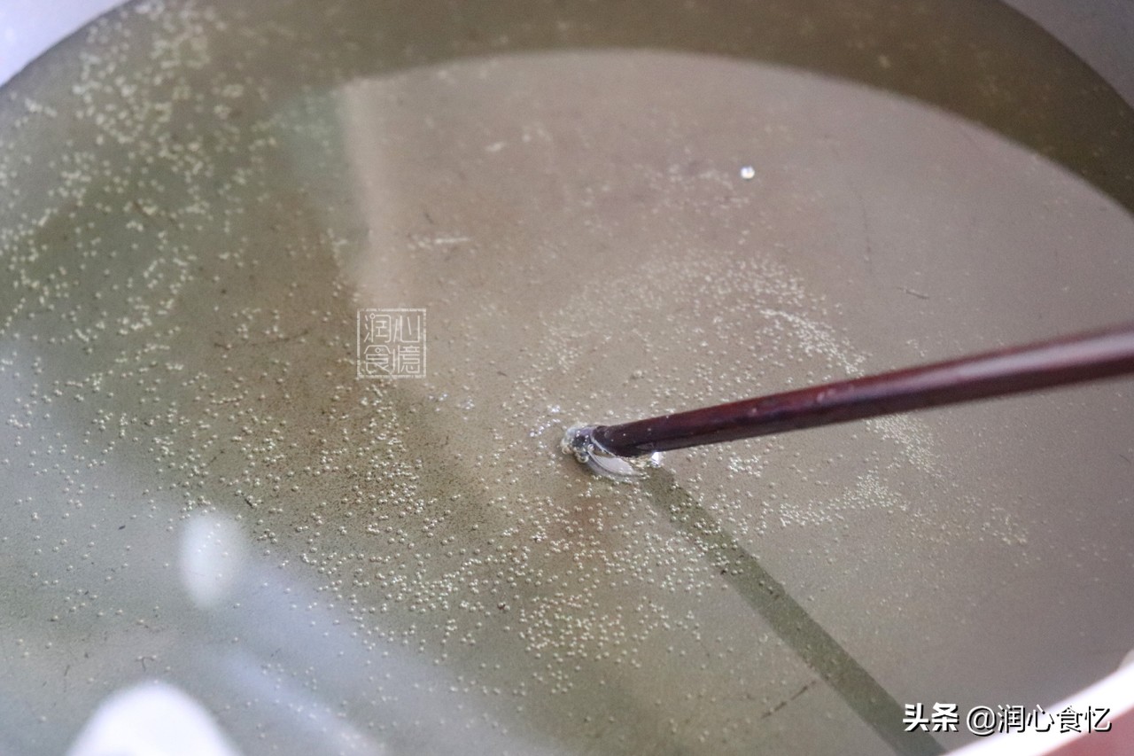 家中自制香酥鱿鱼圈,香酥鱿鱼圈炸制过程