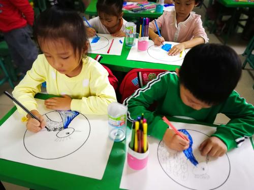 两岁孩子不合群家长应该怎么引导,孩子小学不合群该怎么引导