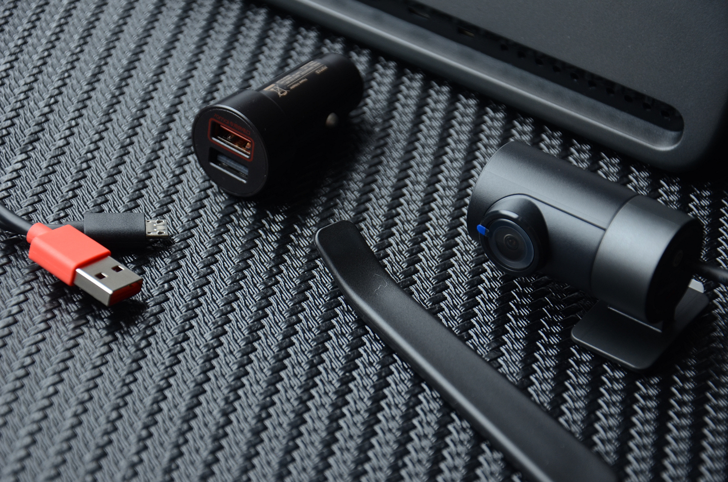 小米70迈“智能行车助手”评测，内置小爱同学，ADAS驾驶辅助