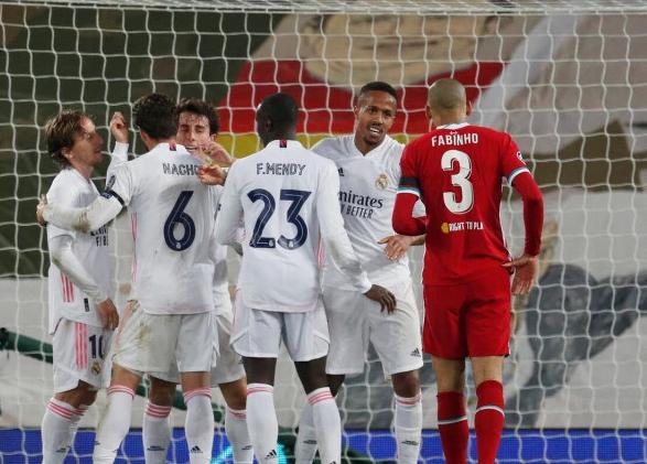 利物浦球迷看台被暴打,利物浦球迷被打