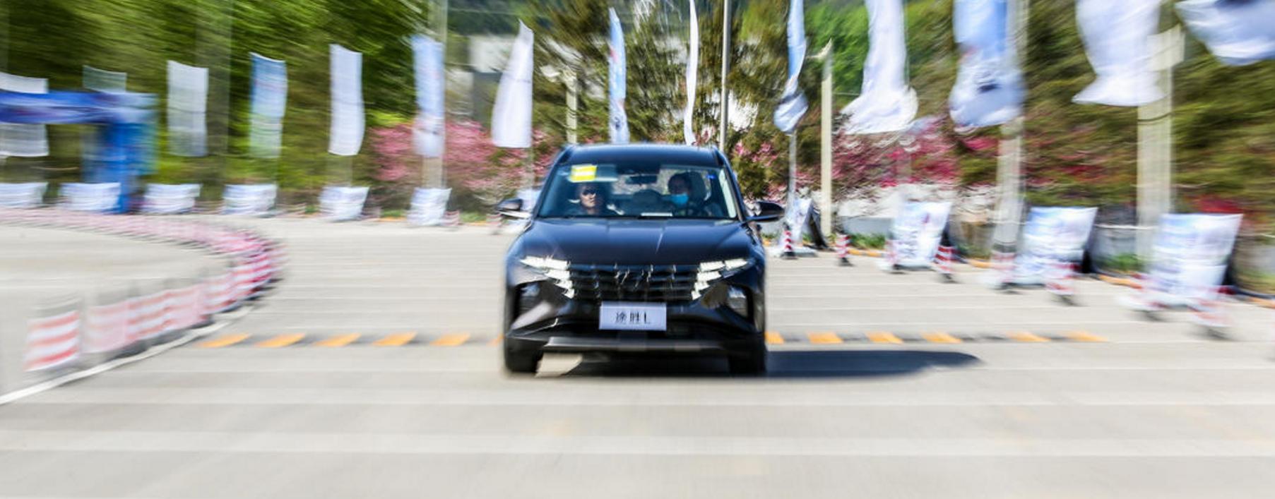 第五代途胜尊贵版有定速巡航吗,5代途胜l两驱爬坡测试