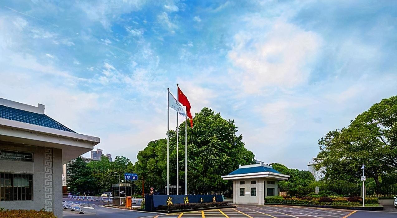 武汉大学和华中科技大学，985高校，实力依旧强，考上不简单