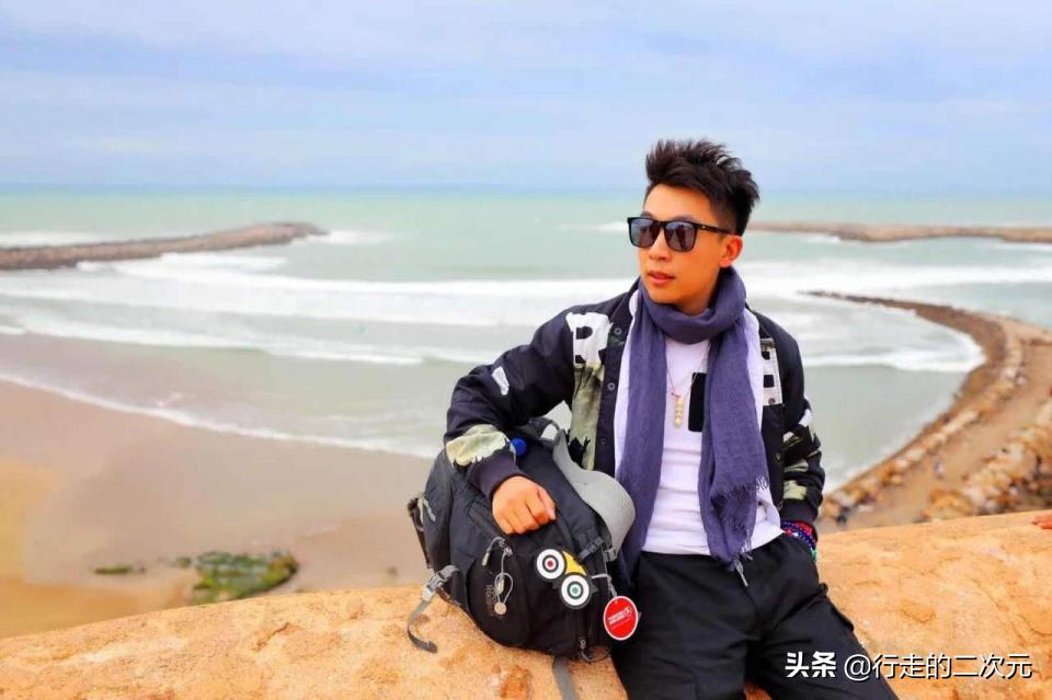 比舍万沙夫更美的“蓝城”,大西洋的风就在耳边吹过,还可以吸猫