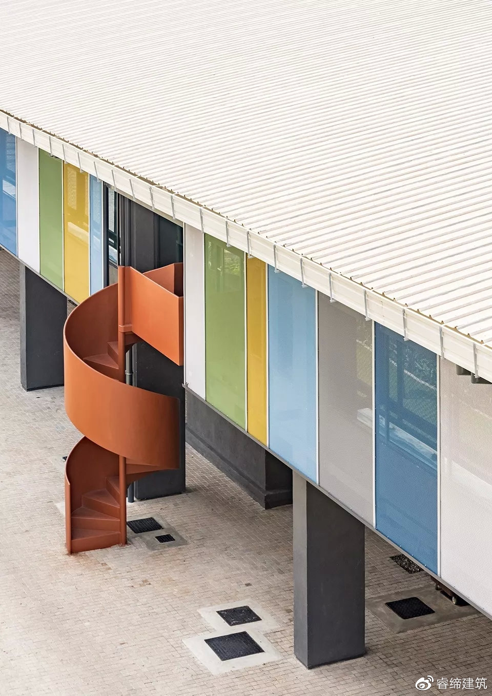 360度旋转楼梯的做法全过程,旋转楼梯和普通楼梯对比图片