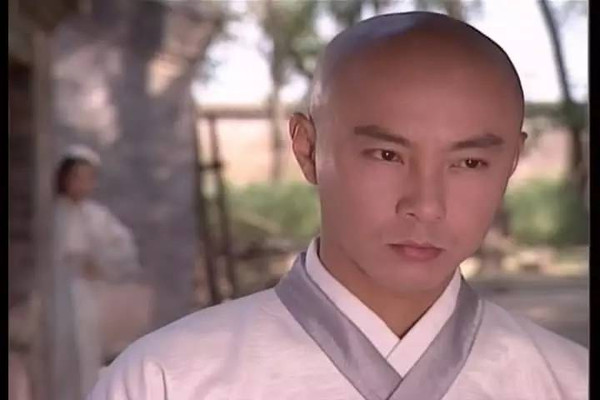 张卫健年轻光头时的颜值,凉风有信秋月无边张卫健粤语独白