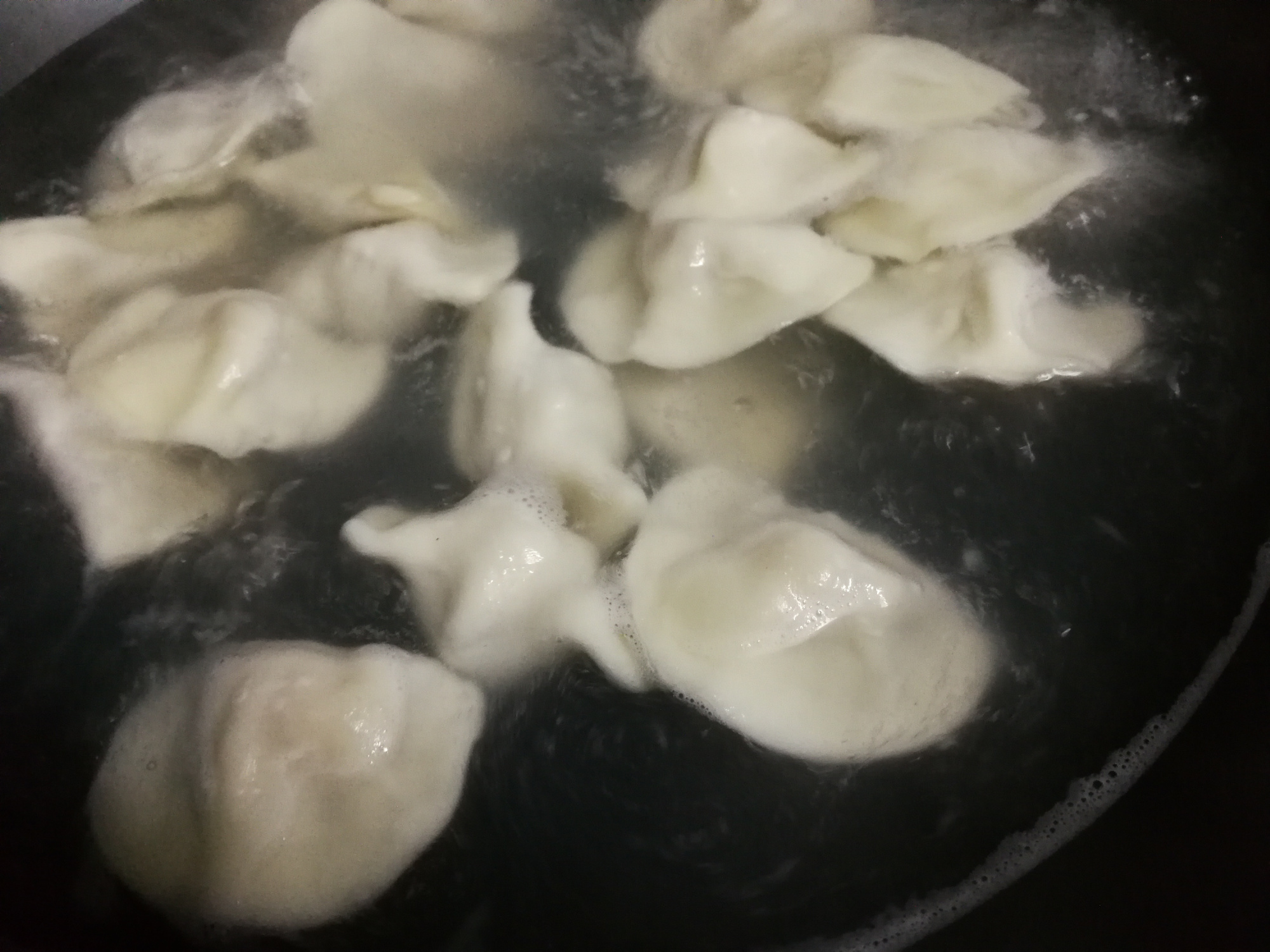 饺子冻裂缝了可以蒸么,速冻饺子破皮怎么处理