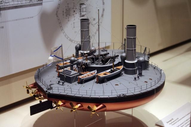 外形奇特的圆盘战舰,一开炮就原地打转,战争中毫无战果